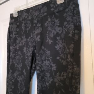 Maurices floral patterned leggings size M.